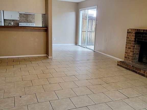 2nd image of 3007 Lake Rd APT A