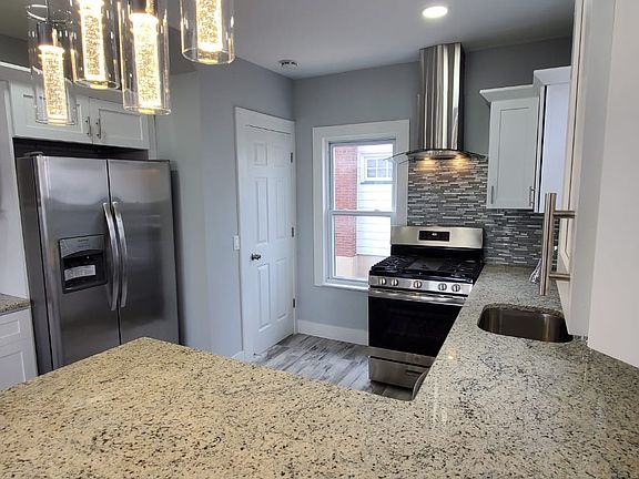 5th image of 23 Llewellyn Ave