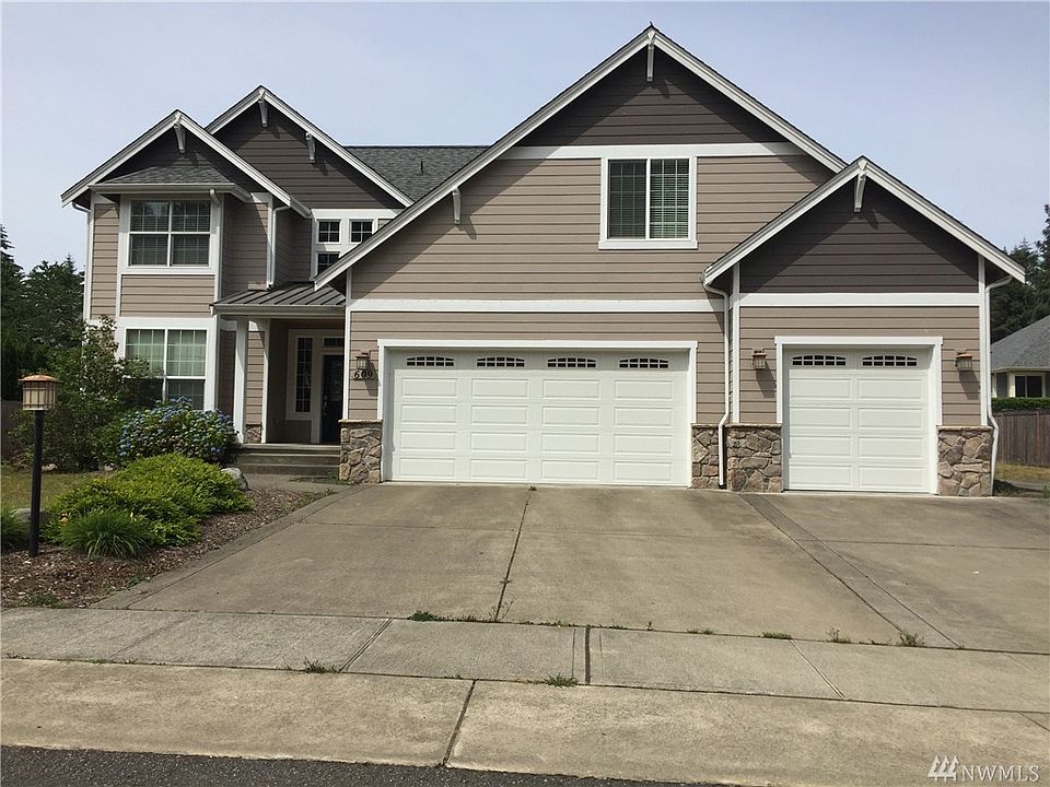 1st image of 609 Alma Ln SE