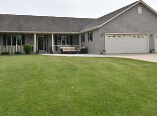 12815 W Greenbriar Ln, New Berlin, WI 53151