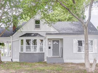 7205 Lake Dr, East Saint Louis, IL 62203