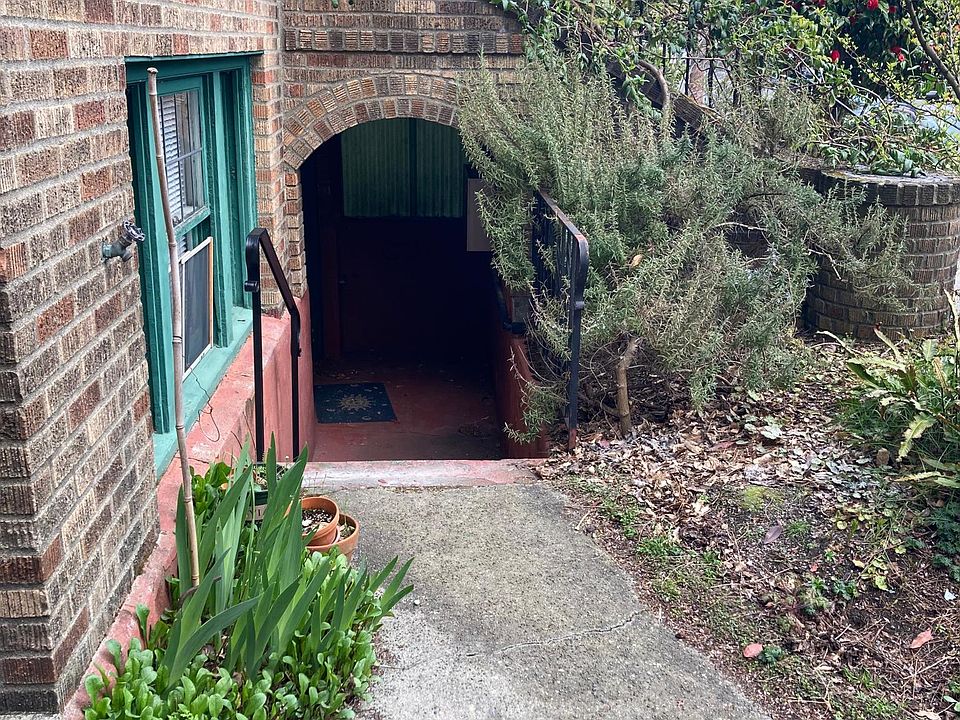 2nd image of 729 10th Ave E APT B2