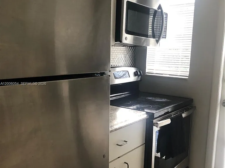 911 Meridian Ave #105 — Photo 30
