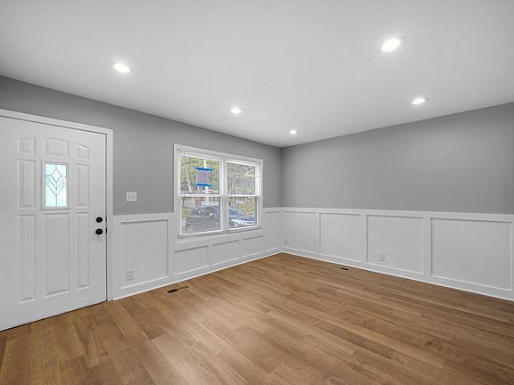 5th image of 22333 Yates Ave