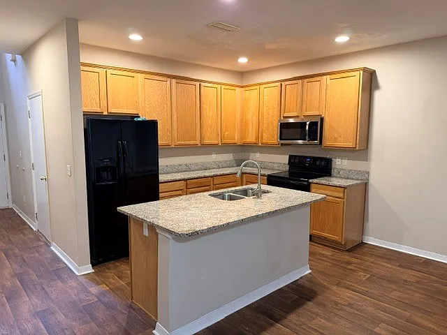 255 Beech Brook St — Photo 2