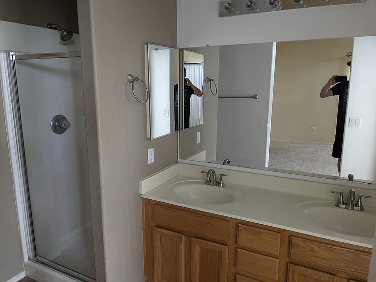 610 S Voyager Dr — Photo 13