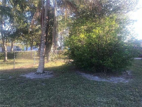 5th image of 836 Friendly St
