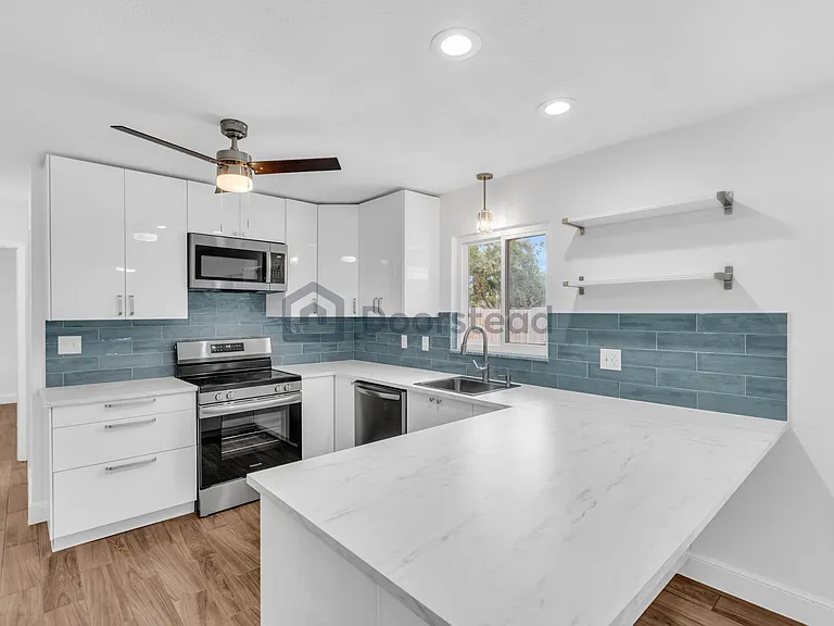 1454 45th Ave NE — Photo 14