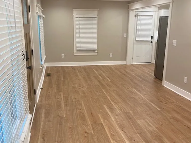 135 Lakeview Ave — Photo 2