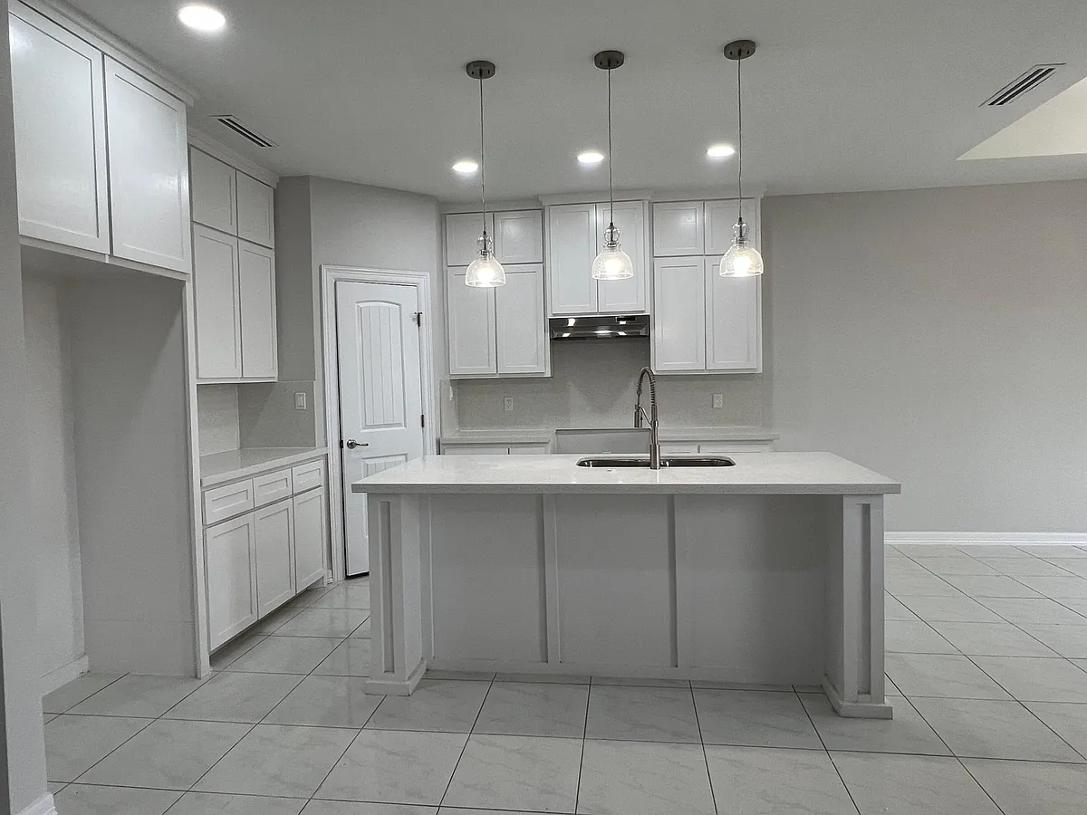 Building Photo - 4802 Westgate Cir S