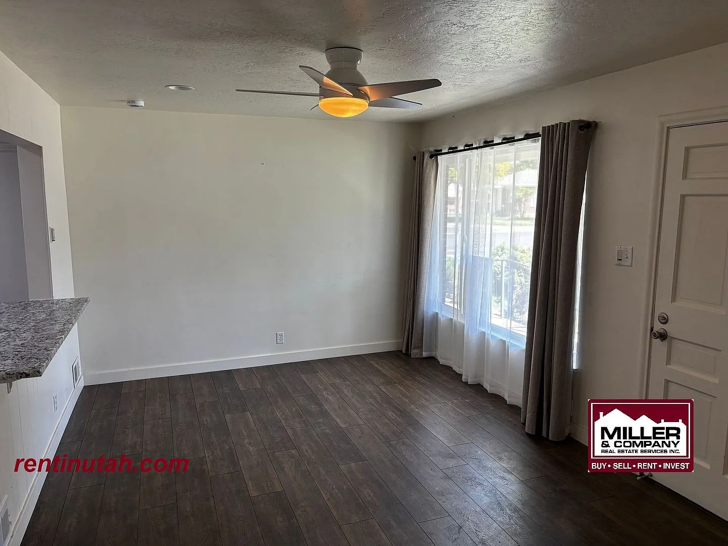 Nice Duplex with 2 Car Garage! — Photo 3