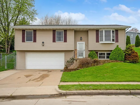 1565 Lucy Dr, Dubuque, IA 52002