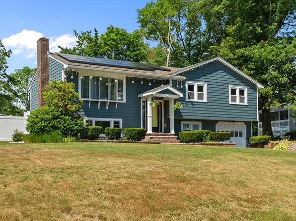 23 Maraglia Rd, Stoughton, MA 02072