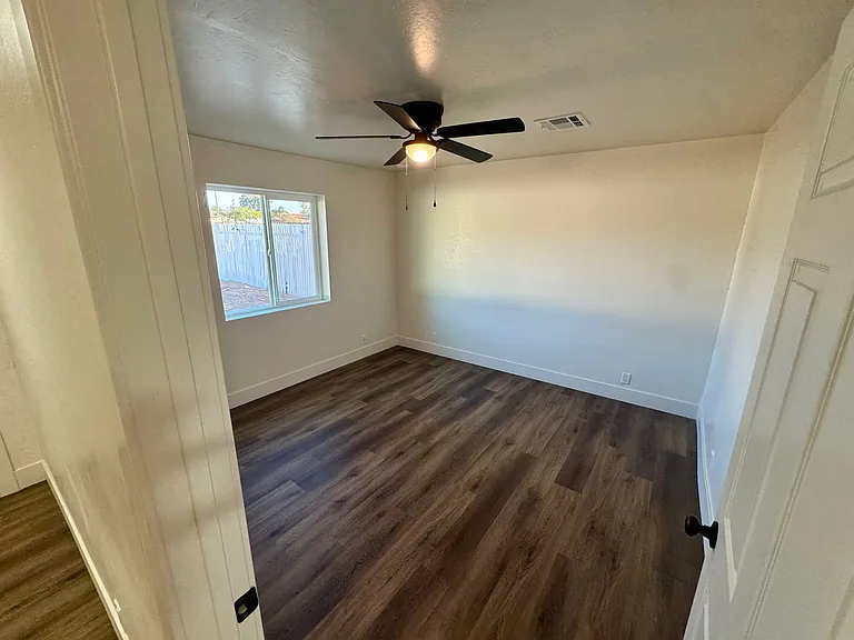 1132 E Brown St — Photo 10