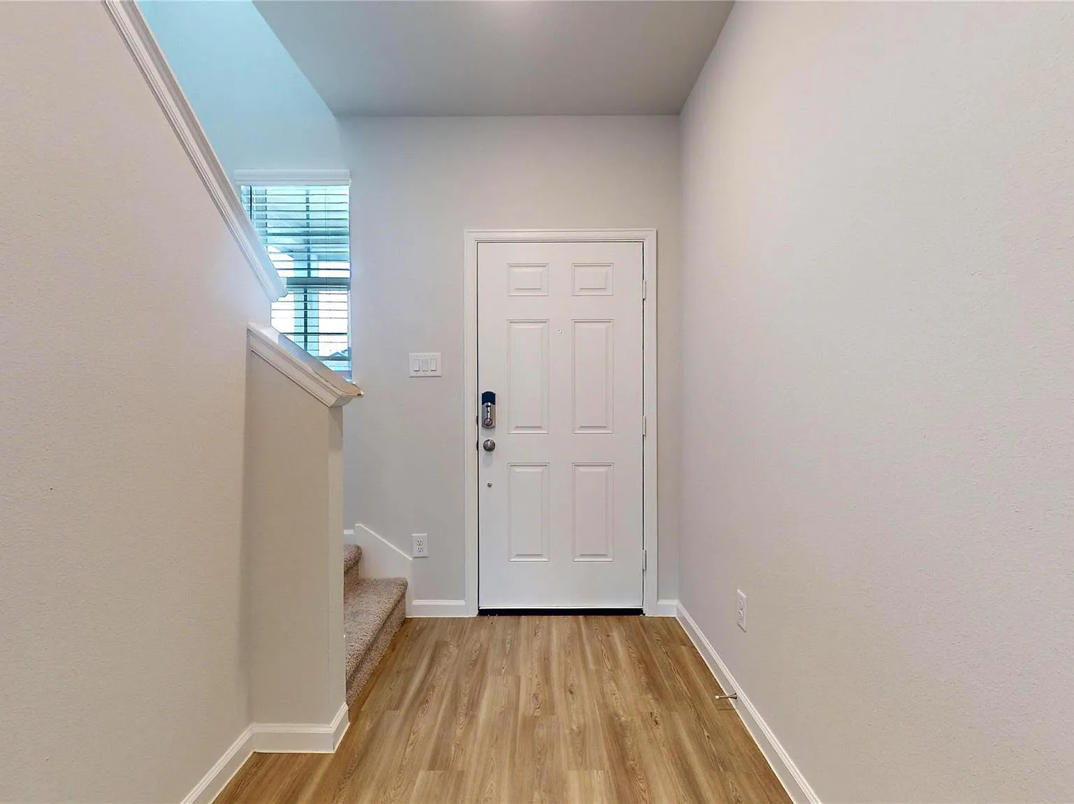 4 bed, 2.5 bath, 1919 sqft, $2,150 — Photo 2