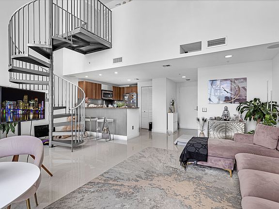 5th image of 300 S Biscayne Blvd #L-612