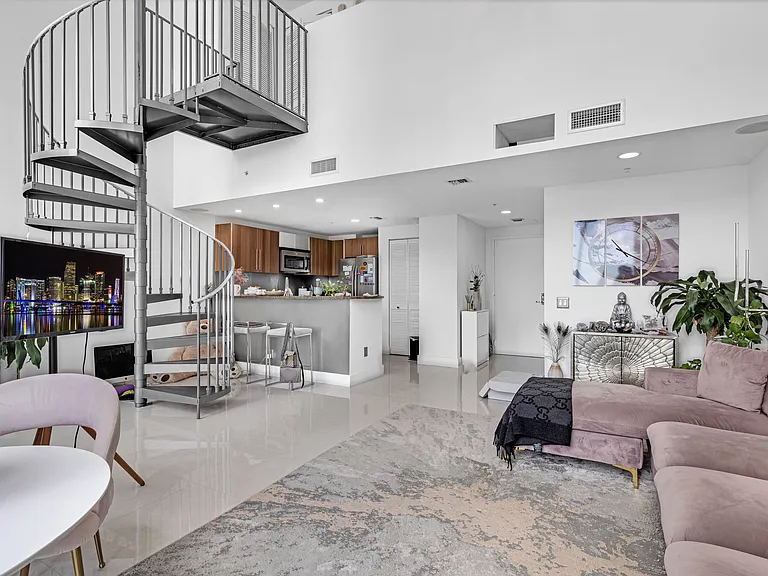 300 S Biscayne Blvd #L-612 — Photo 5