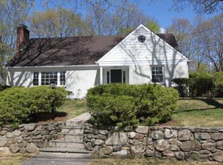 11 Manor Rd, Old Greenwich, CT 06870