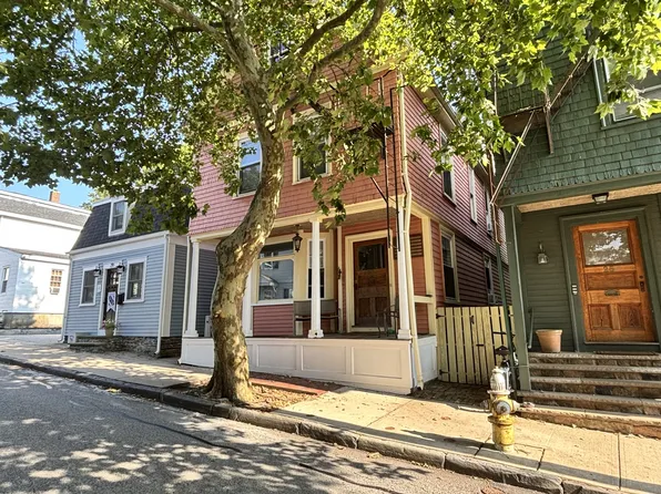 27 Young St #1, Newport, RI 02840
