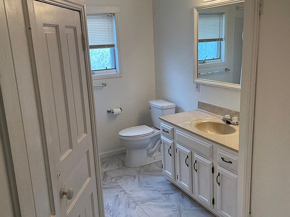 4th image of 975 Starkweather St