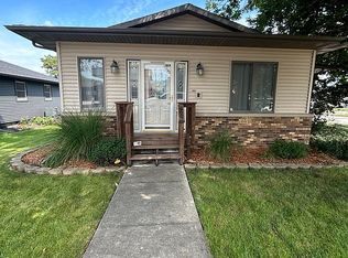 902 3rd St, Victor, IA 52347