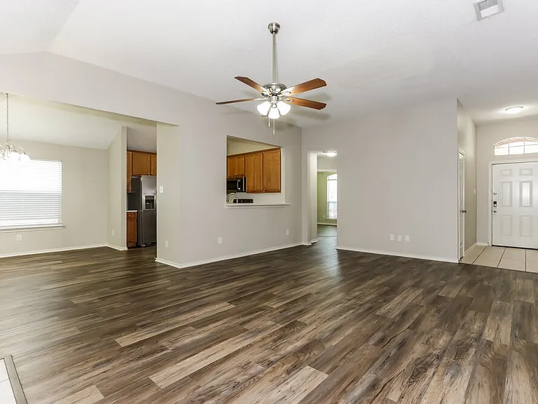 1512 Fern Dr — Photo 4