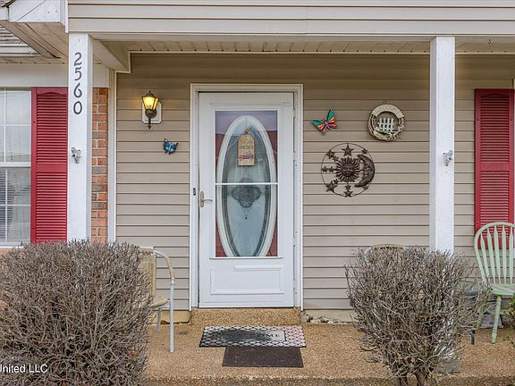 3rd image of 2560 Waverly Dr