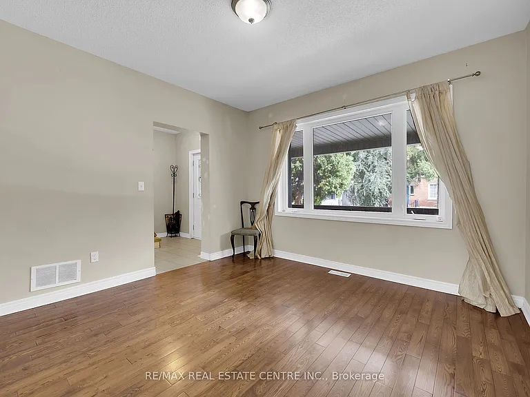 31 Gibson Ave — Photo 14