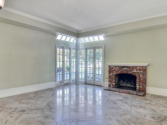 5th image of 304 Narcissus Ave
