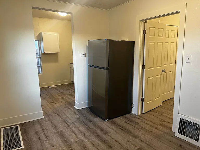 2223 Douglas St — Photo 11