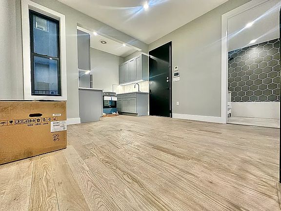 2nd image of 252 Melrose St #1A