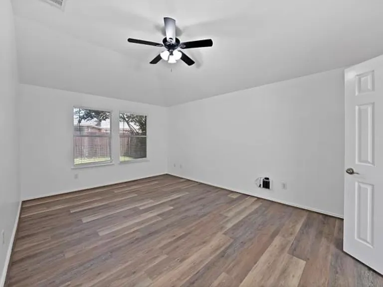 1002 Manassas Dr — Photo 18