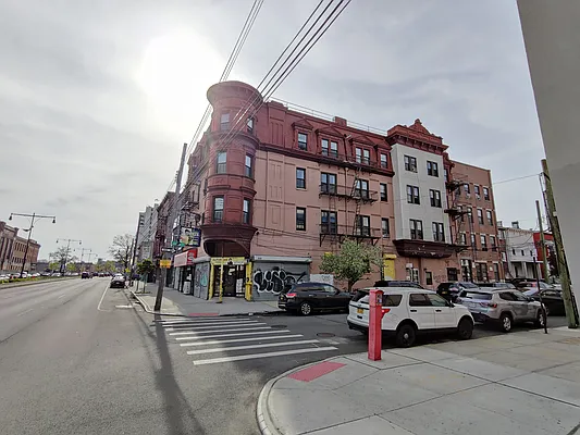 Rented by Signature Property Realty | media 16