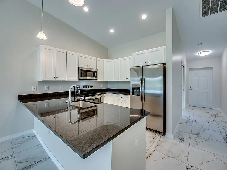 3419-3421 SW 15th Pl — Photo 21