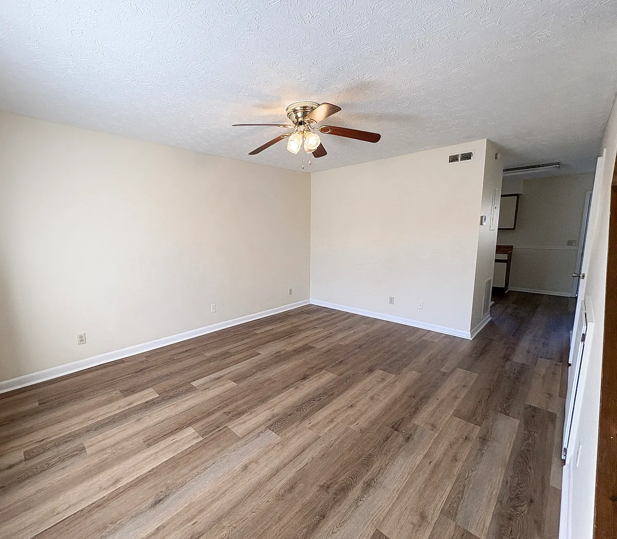 Building Photo - 1840 Summerhaven Ave #2