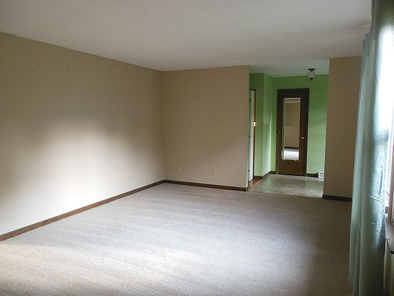 4th image of 135 Lindberg Ave