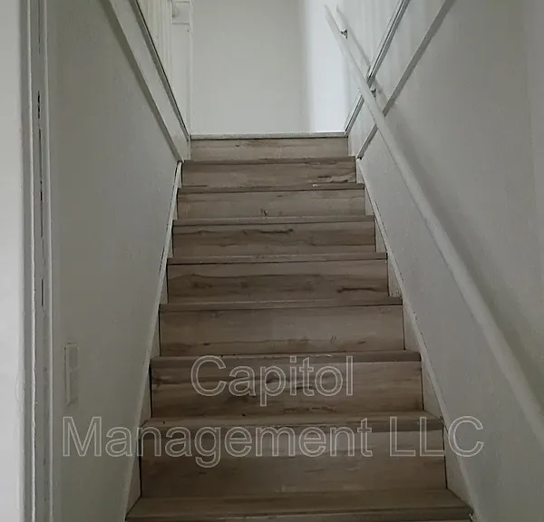 316 W Saginaw St #1/2 — Photo 7