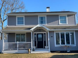 12 Rime Ln, Holbrook, NY 11741