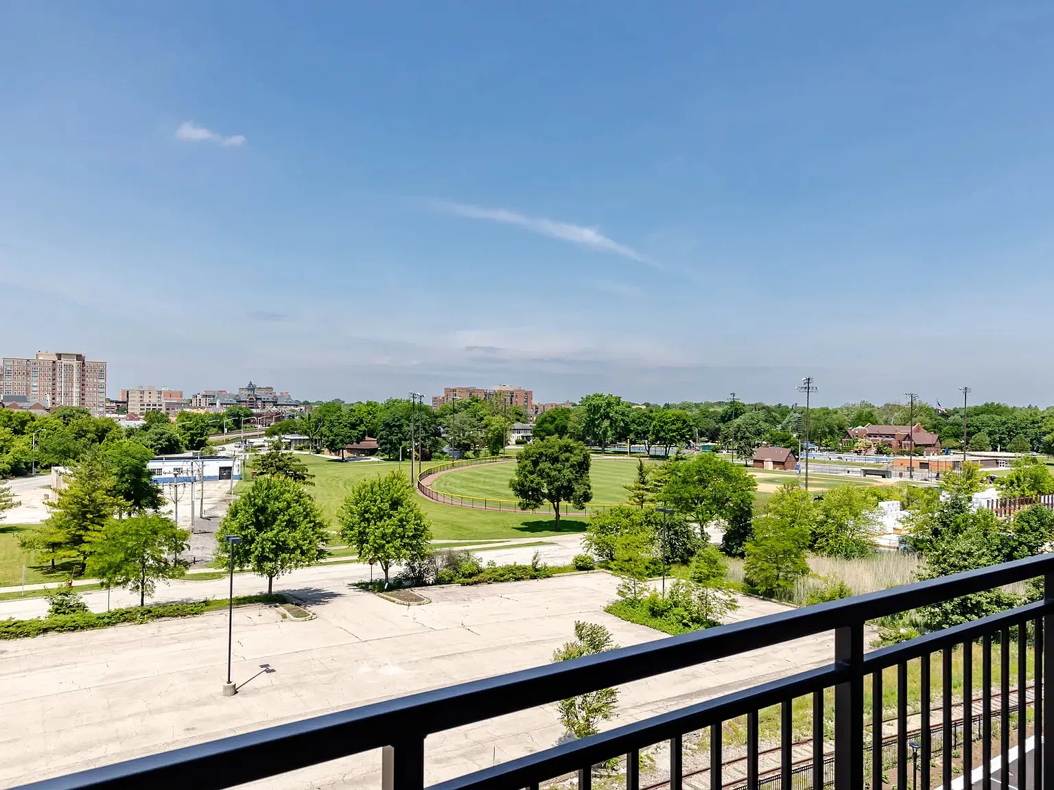 2 bed, 1600 sqft, $3,000 — Photo 3