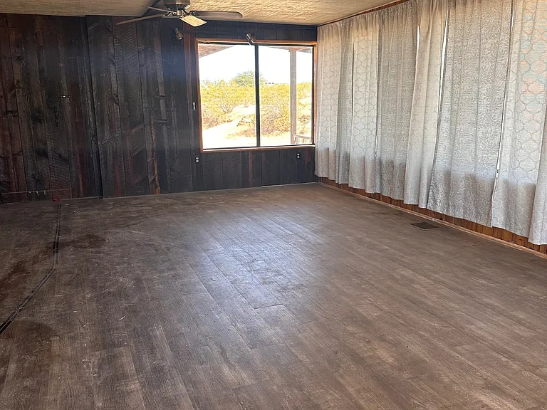 6685 Stockton Rd — Photo 5