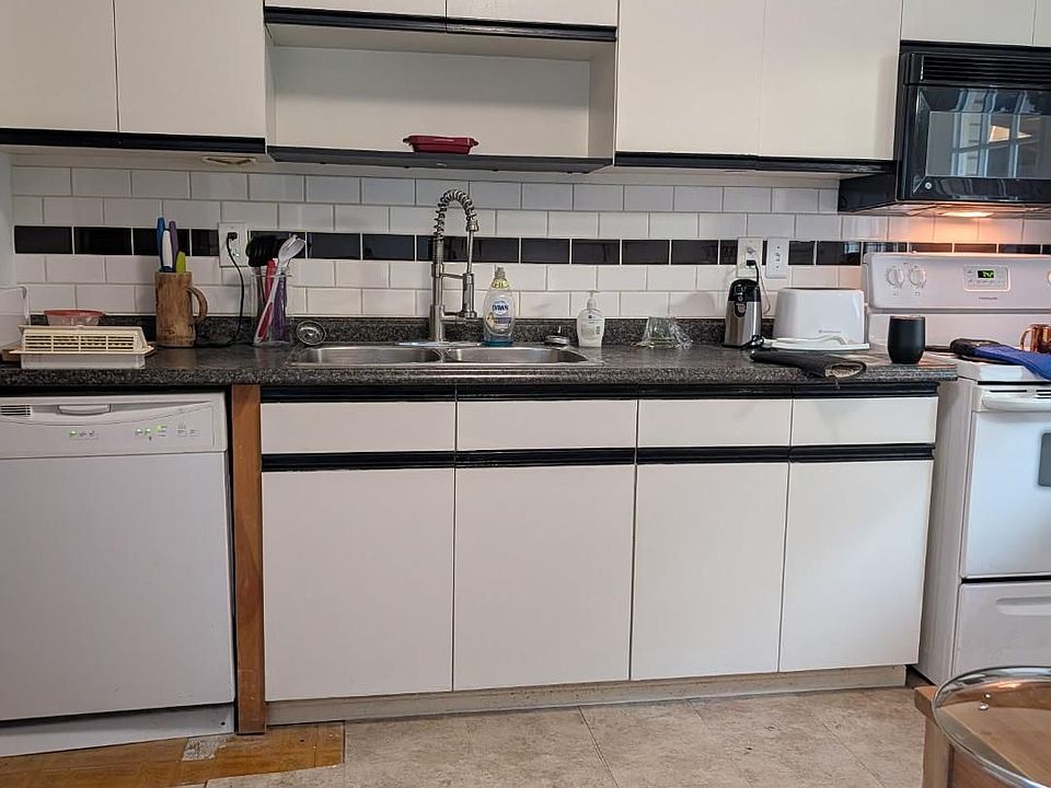 2nd image of 40 Flamingo Cres