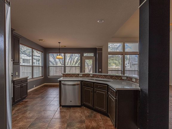 4th image of 10601 Thoroughbred Dr