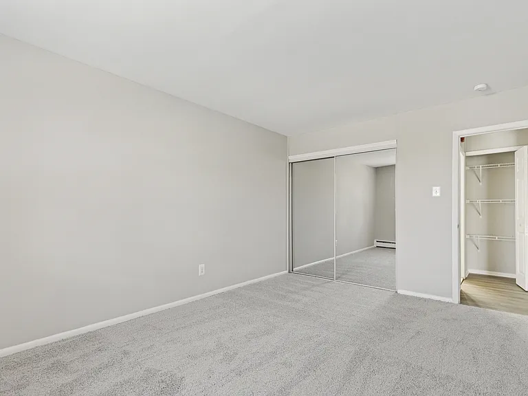 450 Green Apartments — Photo 8