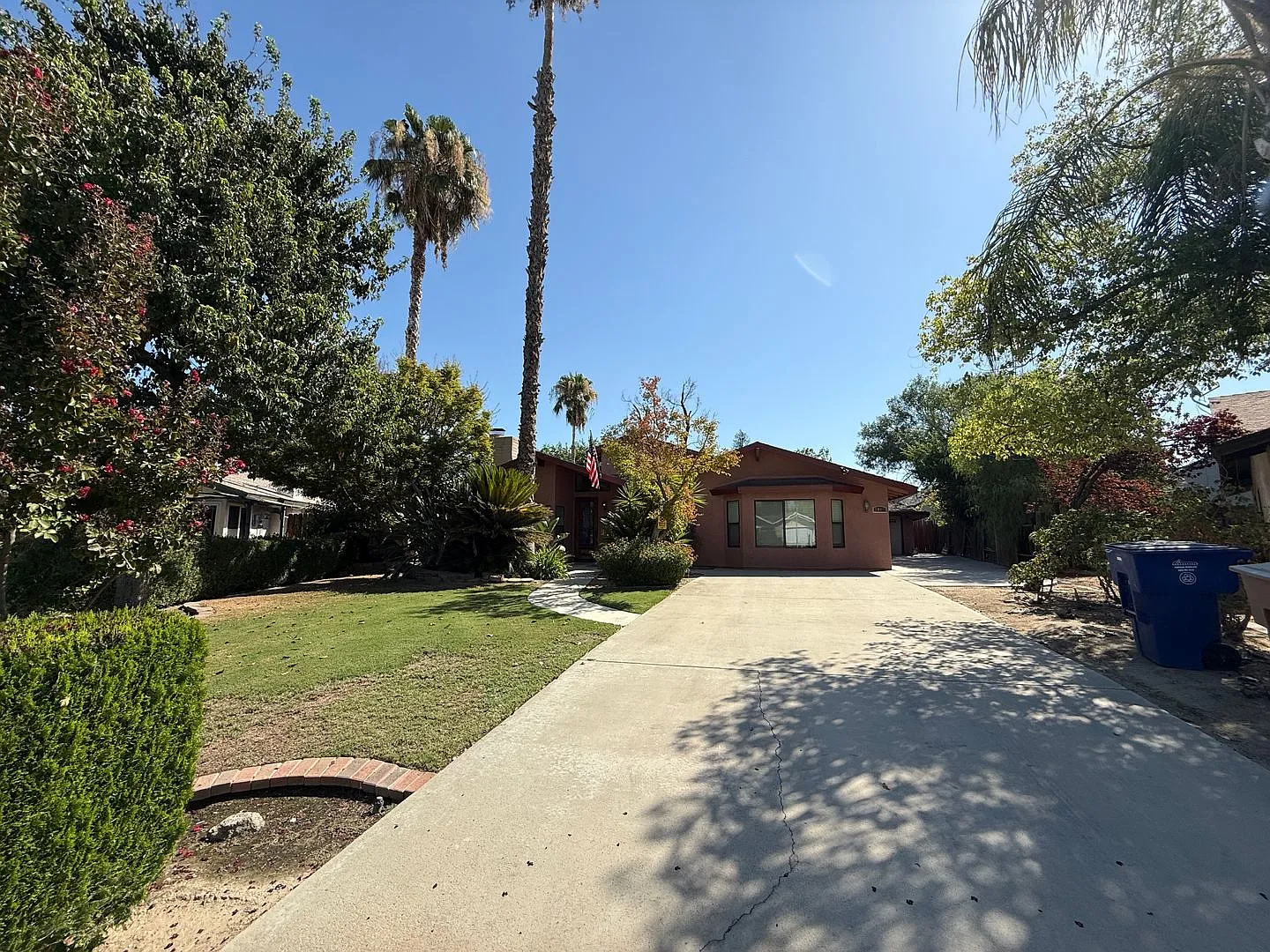 3800 Casey Court, Bakersfield Ca 93309 - Huge 5 Bedroom Home (With Solar) In Sw On Cul de Sac Str... — Photo 3
