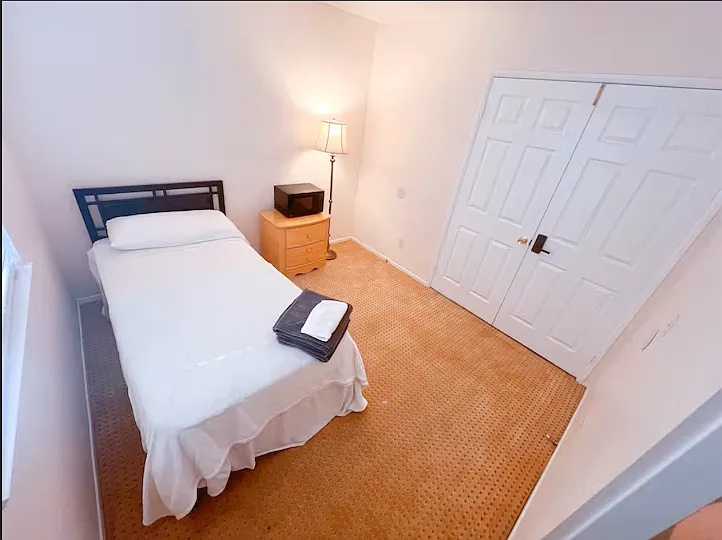 1 bed, 100 sqft, $1,280 — Photo 2
