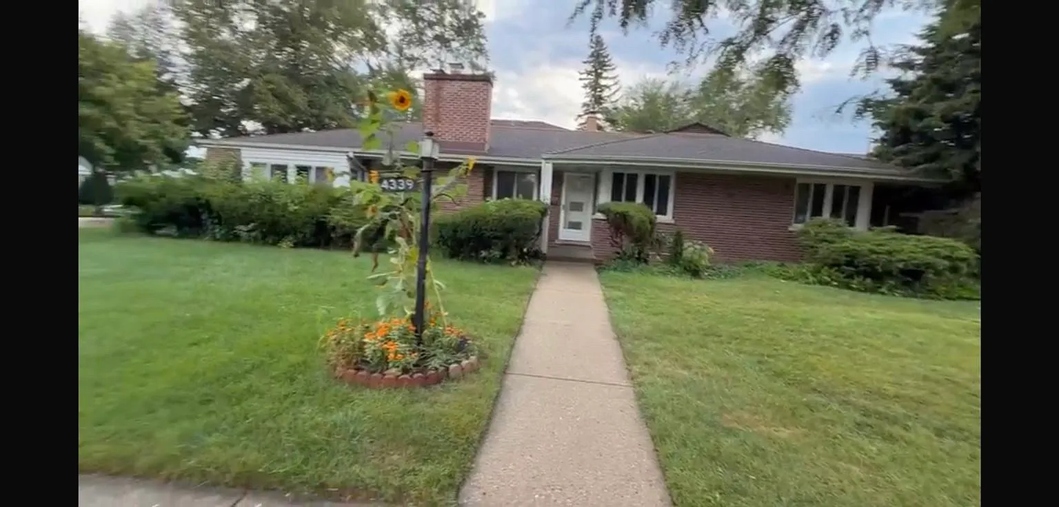 3 bed, 1369 sqft, $3,000 — Photo 1