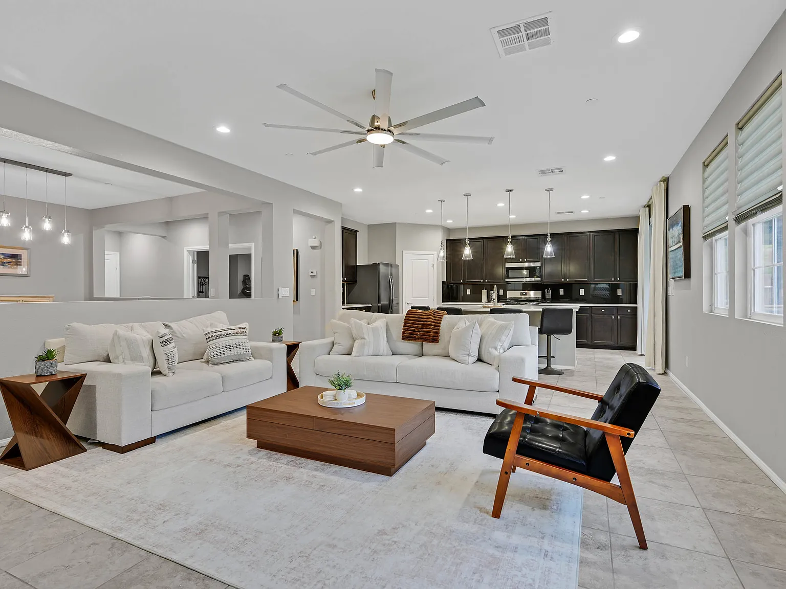 4 bed, 2.5 bath, 3057 sqft, $5,995 — Photo 2