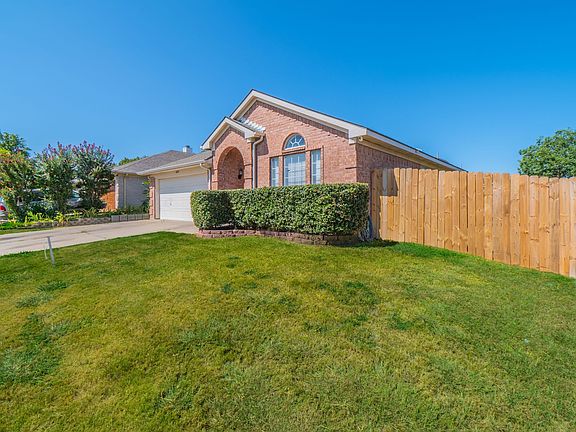 3rd image of 6004 Summerfield Dr