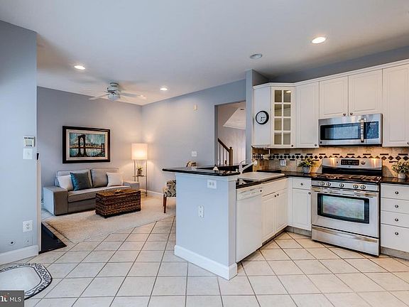 4th image of 2536 Gadsby Pl