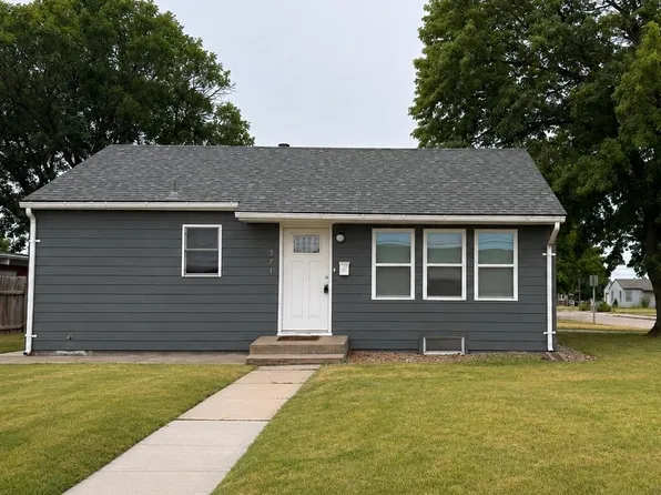 371 W 11th St, Hoisington, KS 67544